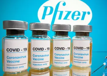 Farmacêutica GSK processa a Pfizer e a BioNTech por tecnologia de vacina da Covid